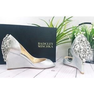 💥NEW BADGLEY MISCHKA Embellished Wedge